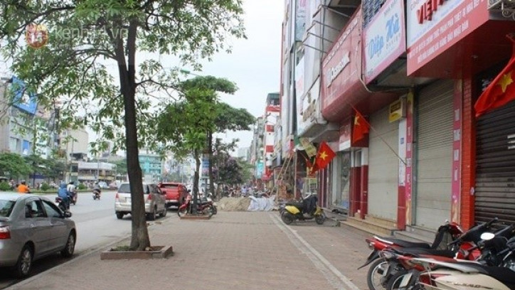 Bán nhà mặt phố Trần quốc hoàn: DT 80m2, MT 7m, Lô góc, Kinh doanh sầm uất , Gía 29.5 Tỷ