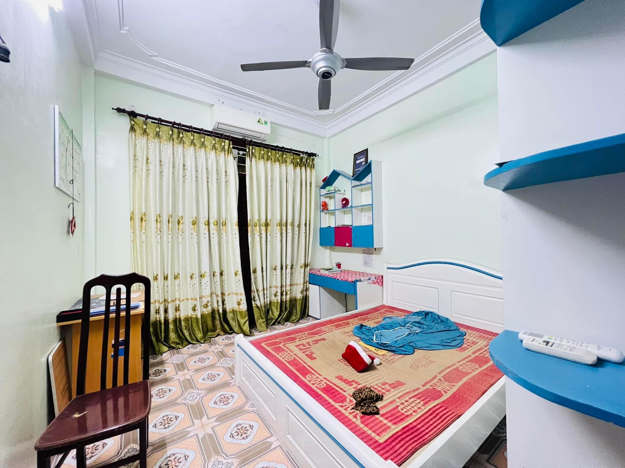 Bán Nhà Mặt Ngõ Kim Giang, Ô Tô ĐỖ Cửa, 2 Mặt Thoáng 40m2 x 4 Tầng 4.65 tỷ