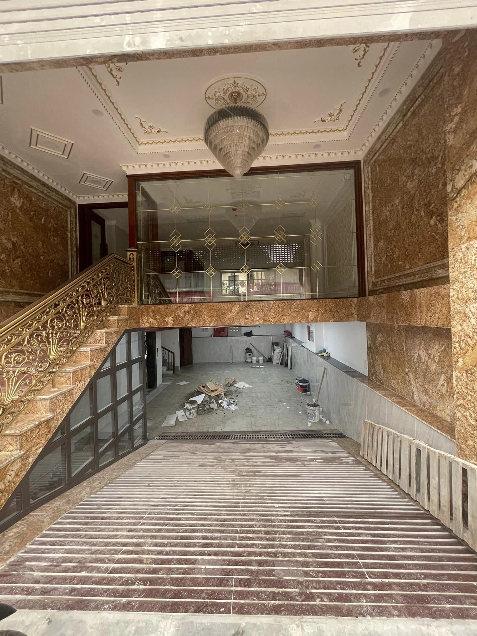 Bán tòa VP mặt phố Hoàng Ngân, 92m2, 9T, MT 6m, thang máy, vỉa hè oto, vừa ở vừa KD VP, giá 38.5 tỷ