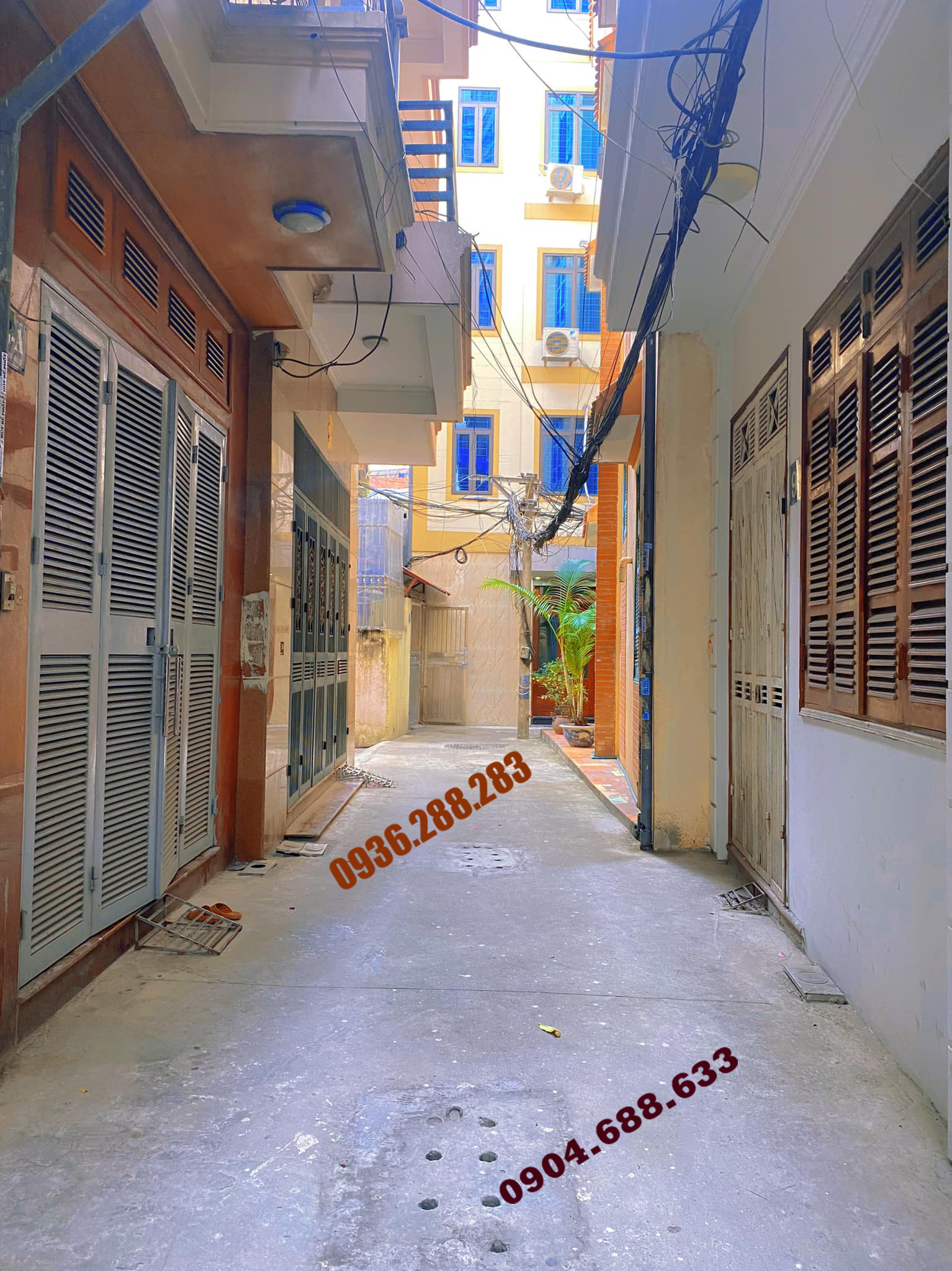 NHÀ KHÚC THỪA DỤ CẦU GIẤY - NGÕ RỘNG CẠNH PHỐ - DÂN TỰ XÂY 40m2, 4 tầng chỉ 7 tỷ