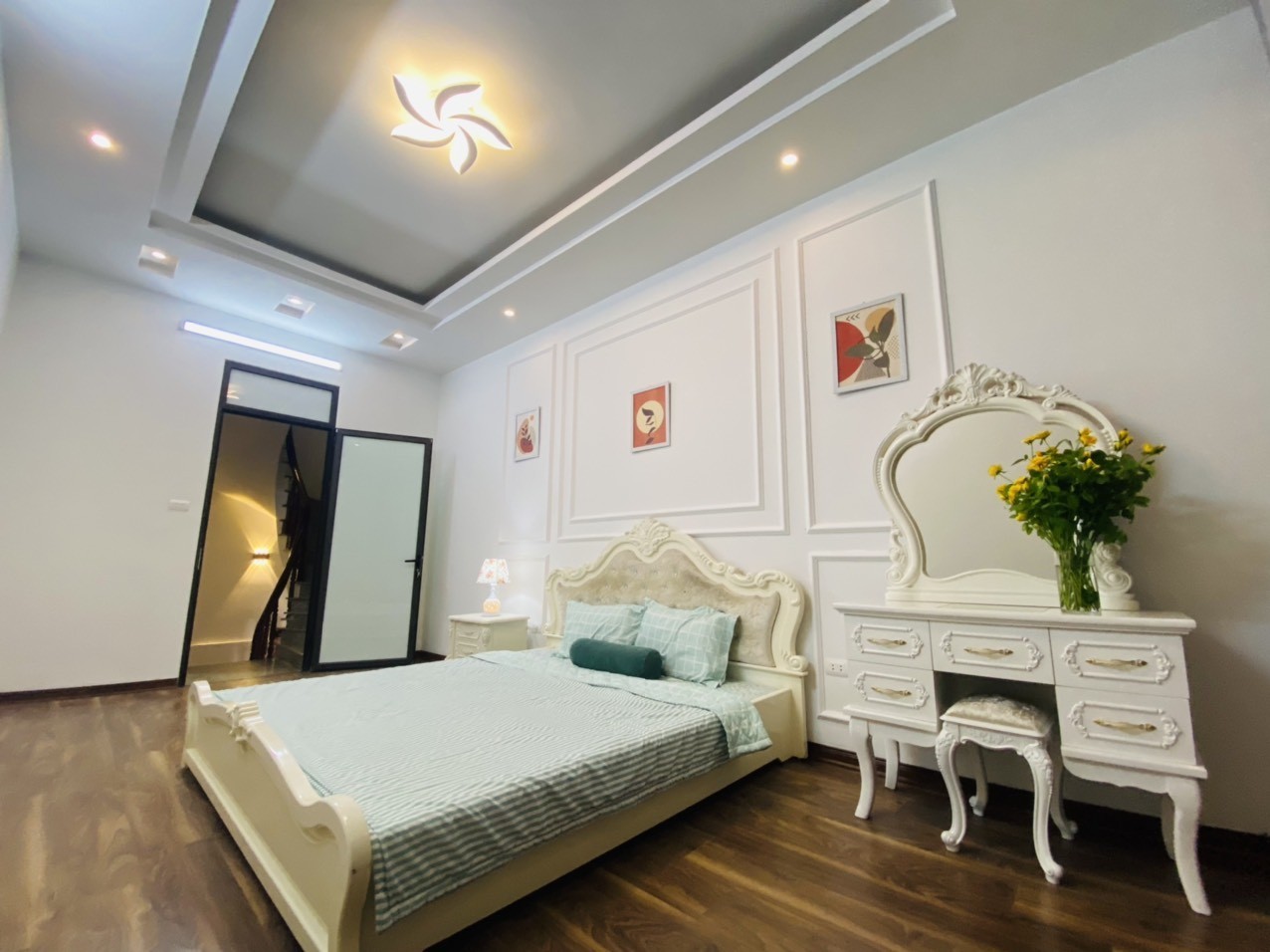 BÁN NHÀ TRẦN QUỐC HOÀN, LÔ GÓC, 2 THOÁNG, Ô TÔ TRÁNH, KINH DOANH, DT65M, 5 TẦNG, MT5M, 15.5 TỶ, 0878679666