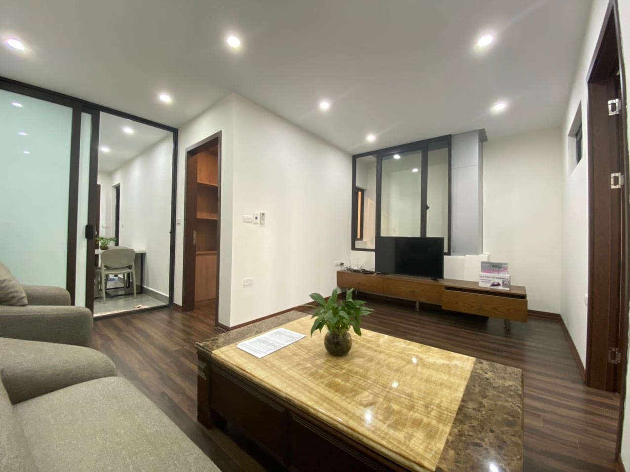 BÁN CĂN HỘ DỊCH VỤ CAO CẤP TRUNG HOÀ CẦU GIẤY, 9 TẦNG THANG MÁY, GARA OTO, DOANH THU 2 TỶ/NĂM.