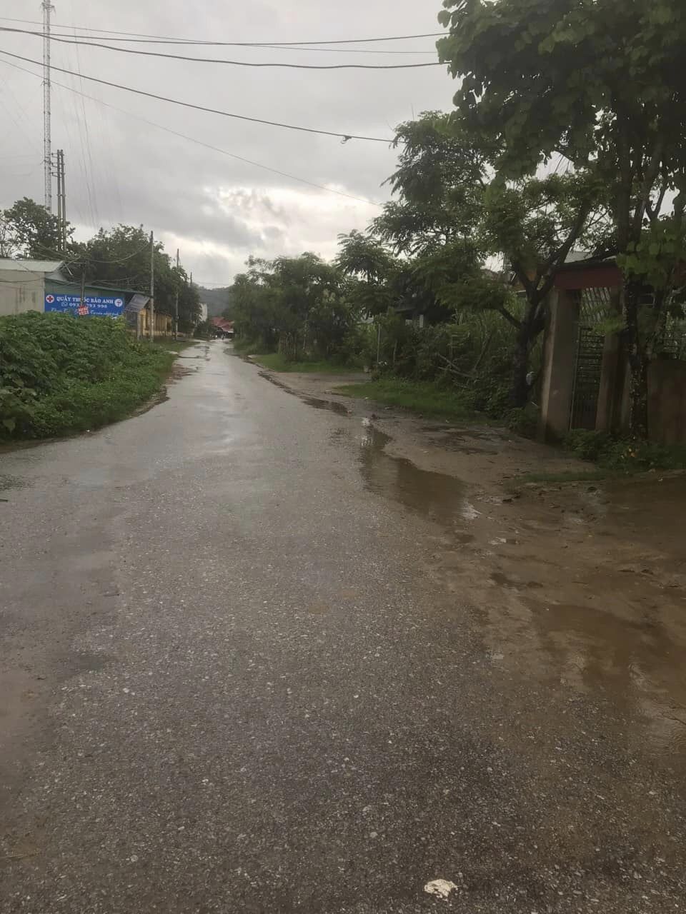 Bán nhà sàn mặt đường quốc lộ 12 cạnh cấy xăng dầu xã Mường Pồn.