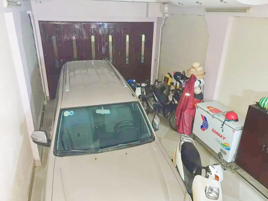 Bán Nhà Phố Thái Hà, Mặt Ngõ Ô Tô 7 Chỗ Vào Nhà 61m2 x 4.5m Mặt Tiền, bán 10 tỷ