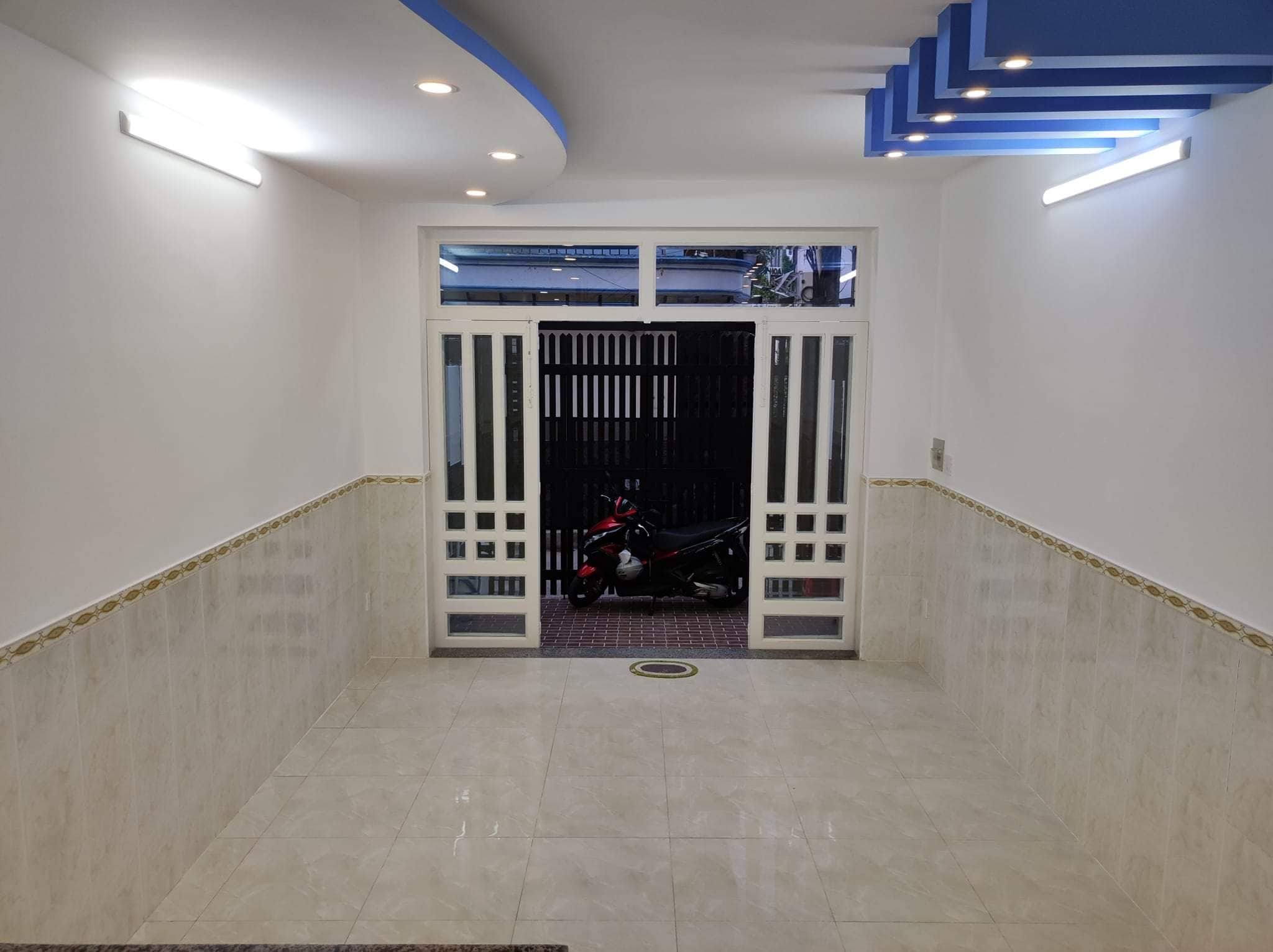 Nhà sát mặt tiền Lê Trọng Tấn, Tân Phú, 2 Tầng-95m2- xe hơi đỗ trong nhà , chỉ 7.45 tỷ