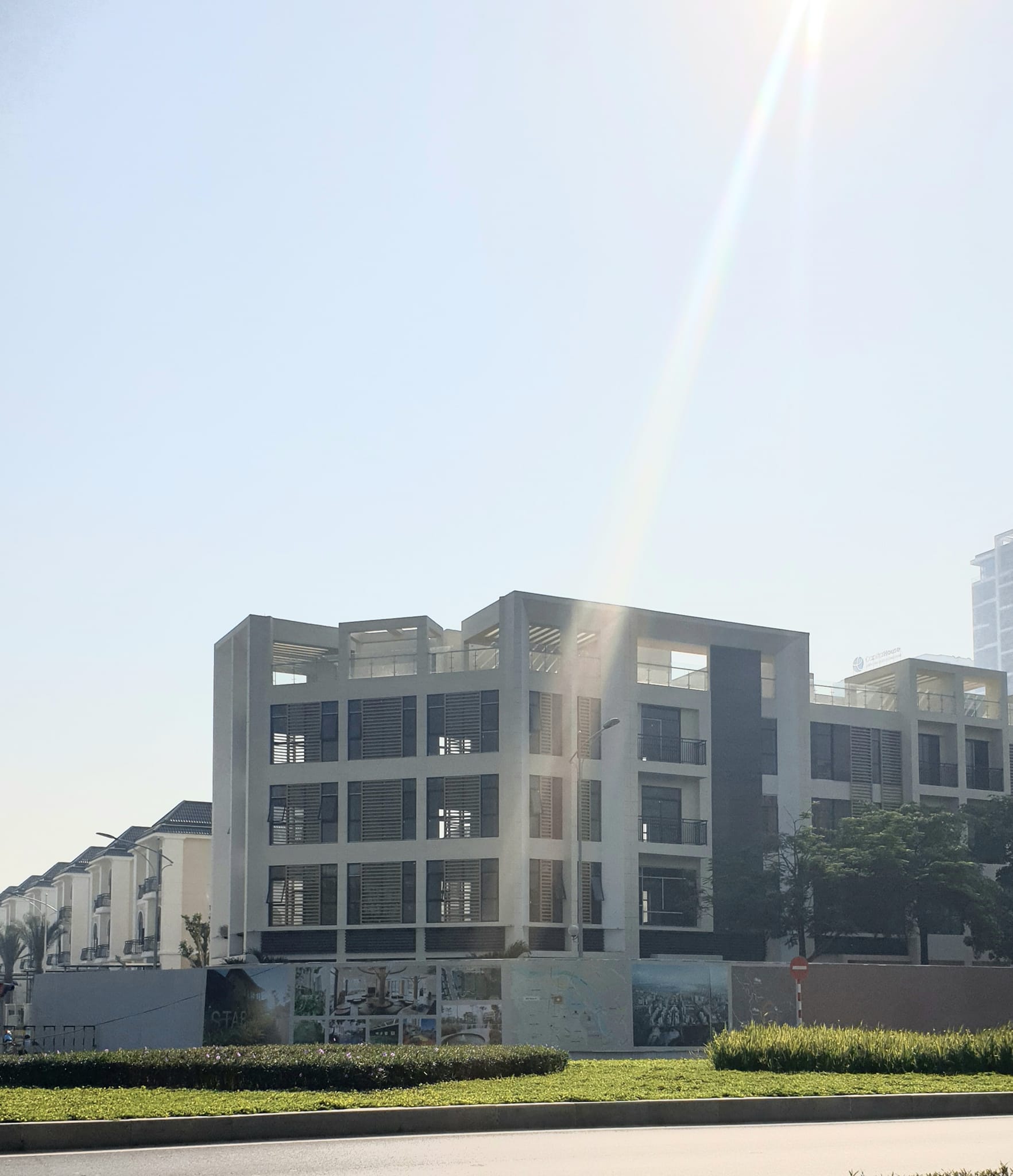 Bán nhà mặt phố Nguyễn Văn Huyên, KĐT Starlake, Lô góc, View hồ, 300m2, MT 30m, 145 tỷ