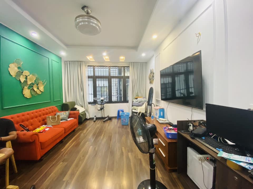 Hào Nam, Đống Đa, chưa đến 8 tỷ, 39m2 nhà đẹp, oto, kinh doanh,