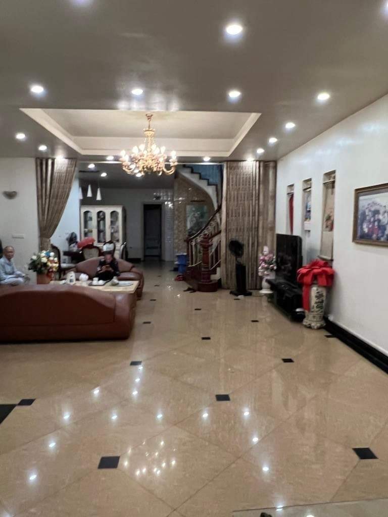 BÁN BIỆT THỰ PHỐ TRẦN ĐĂNG NINH - CẦU GIẤY. DT 200M2. MT 8M. GIÁ 43 TỶ