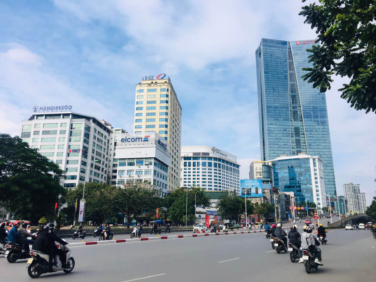 BÁN NHÀ NGUYỄN THỊ ĐỊNH – CẦU GIẤY – MẶT PHỐ VỊ TRI VIP –VỈA HÈ RỘNG KINH DOANH ĐỈNH – DIỆN TÍCH LỚN – MẶT TIỀN RỘNG – THANG MÁY