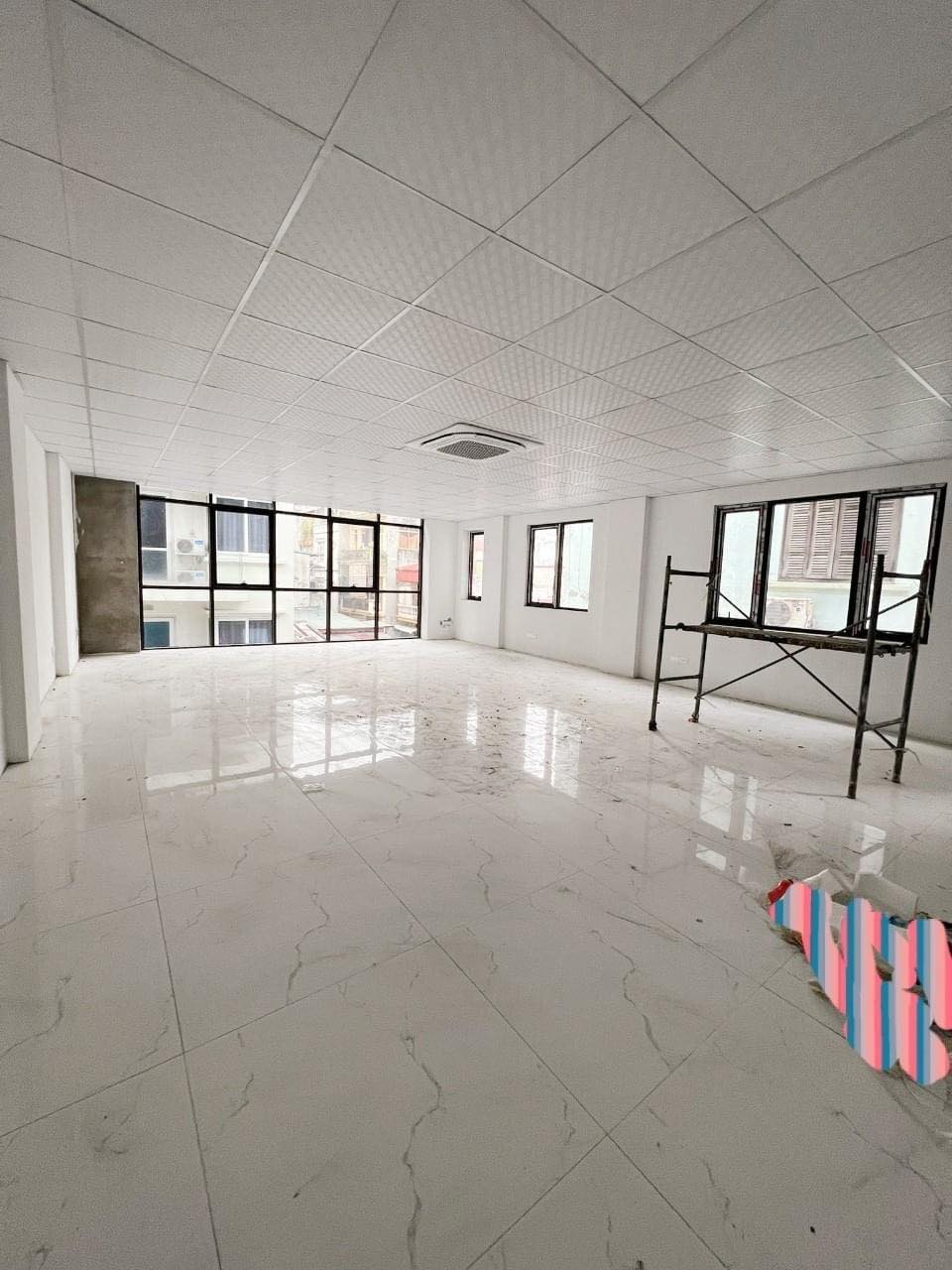 Tòa nhà văn phòng mặt phố Đống Đa, 95m x 8tầng, MT 7m, vị trí đắc địa, thông sàn