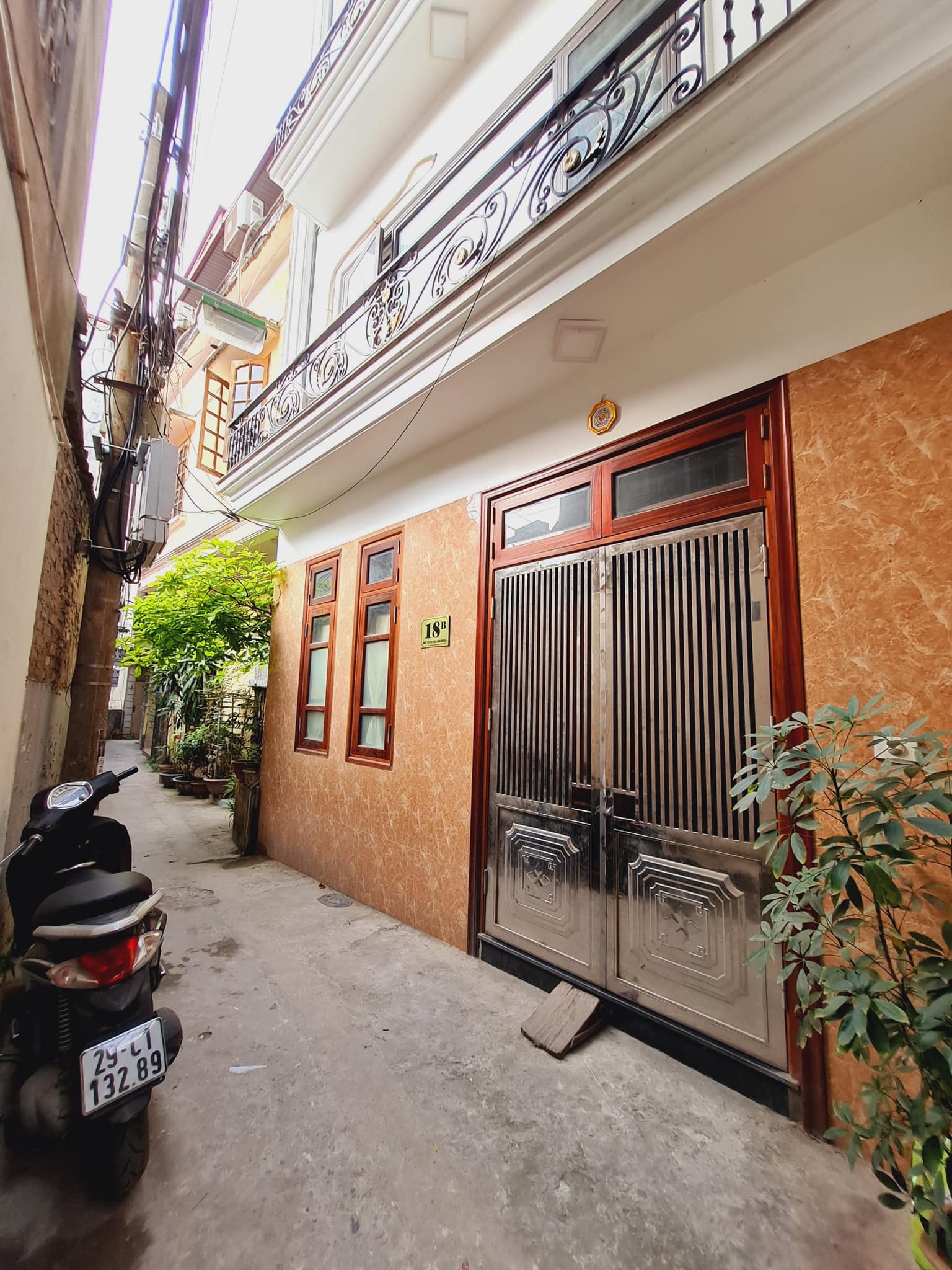 HOT !! XEM NGAY Nhà Nghĩa Đô cầu Giấy 5 tầng đẹp Hiện đại, Ngõ Thông Ô tô 40m2, giá chỉ 5.5 tỷ