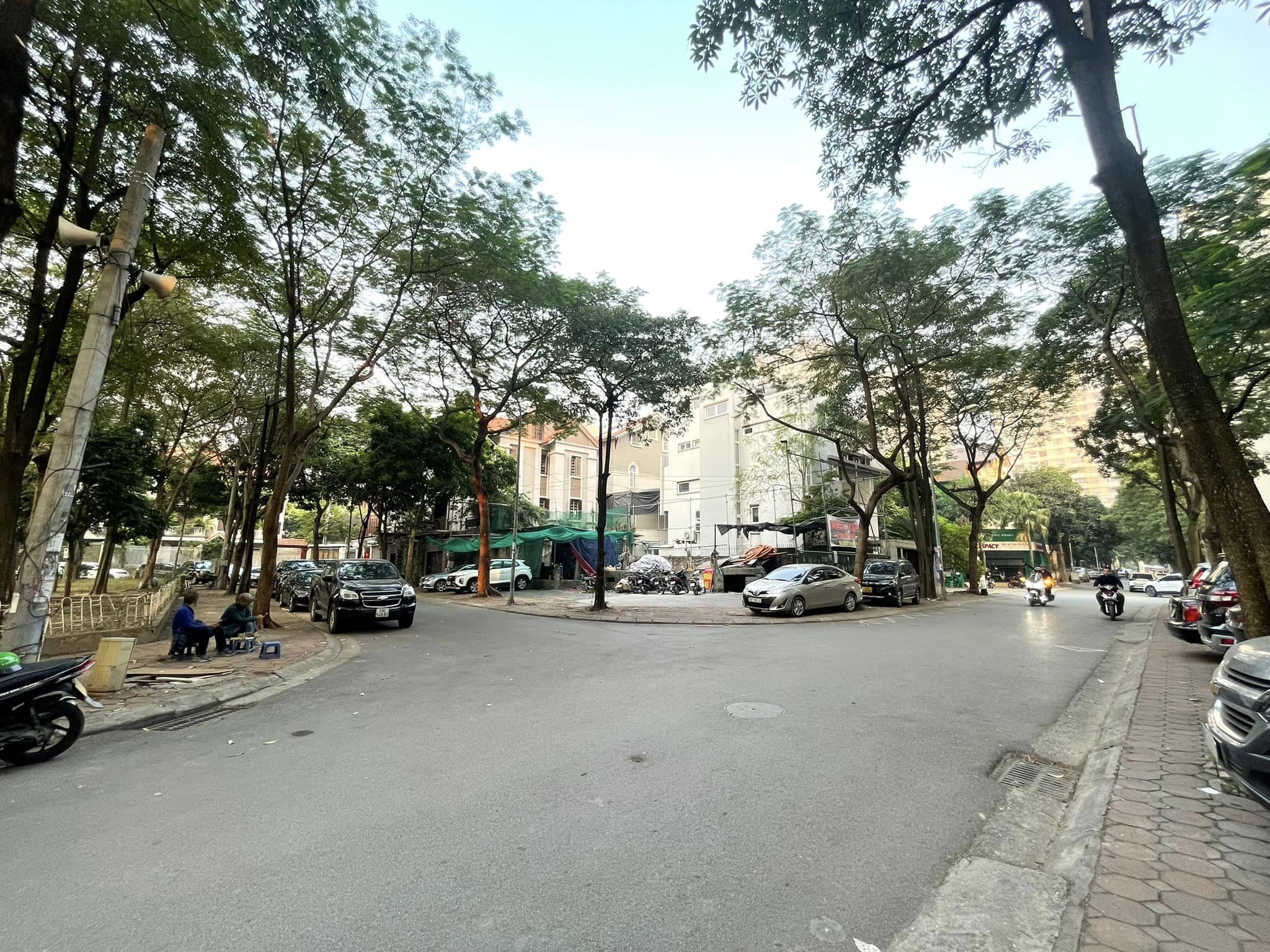 BÁN ĐẤT KĐT MỚI DỊCH VỌNG - CẦU GIẤY. LÔ GÓC MẶT TIỀN KHỦNG. DT 260M2. GIÁ 79 TỶ