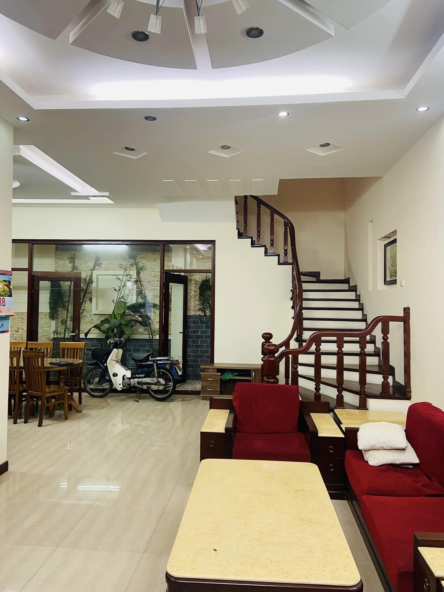 BÁN NHÀ HOÀNG CẦU, HAI THOÁNG, 10M Ô TÔ TRÁNH, 45M2 4T MT6.5M, GIÁ 5 TỶ