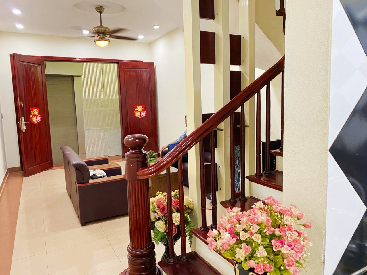 Bán nhà Đường Láng, Đống Đa 63m2, 4 tầng dân tự xây chắc chắn, Ngõ thông thoáng ở ngay chỉ 6 tỷ