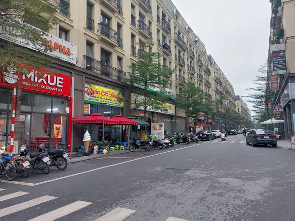 Bán Nhà Ngã Tư Sở 98m 8 tầng thang máy mặt tiền 5m giá chào 18.5 tỷ