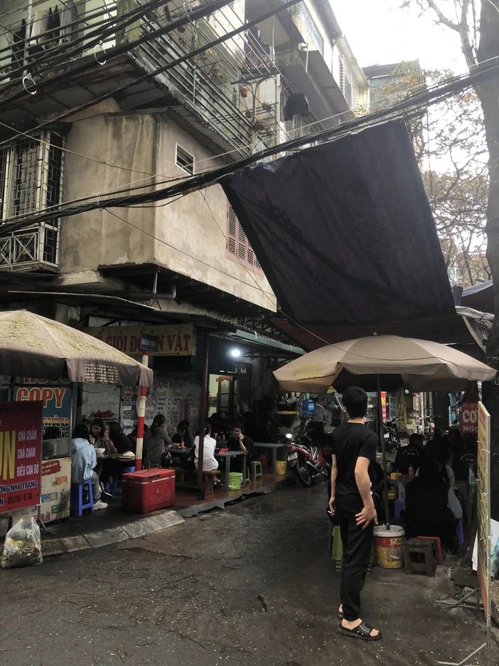 Nhà tập thể tầng 1 Kinh doanh tốt đường Trần Quốc Hoàn - Cầu Giấy, 68m2, 2.7 tỷ