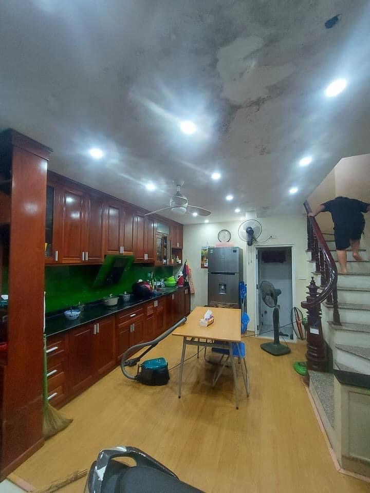 BÁN NHÀ HỒNG MAI QUẬN HAI BÀ TRƯNG - 28M 4 TẦNG MT 4.5M - NHỈNH 3 TỶ NGÕ BA GÁC TRÁNH GẦN PHỐ NHÀ ĐẸP SỔ VUÔNG