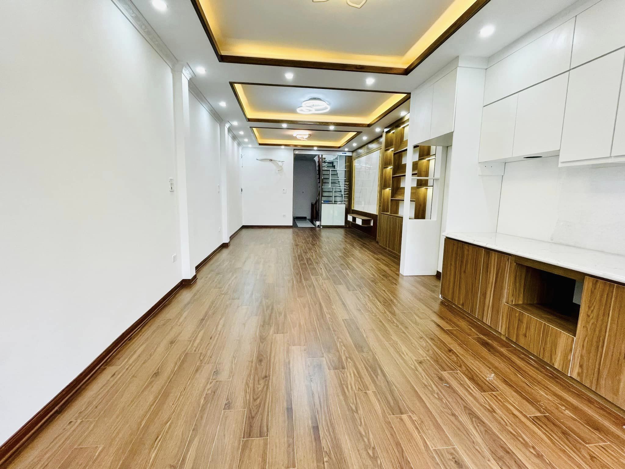 BÁN NHÀ PHÂN LÔ TAM TRINH ĐỀN LỪ 68M2 6 TẦNG THANG MÁY XÂY MỚI – GARA Ô TÔ– GIÁ 10.6 TỶ