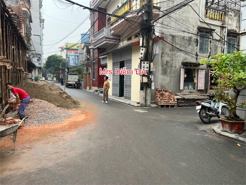 Nhỉnh 1 tỷ, Mrs DIễm cần bán 64.4m đất có nhà C4 ngay trung tâm tổ 13 Thị Trấn Đông Anh.