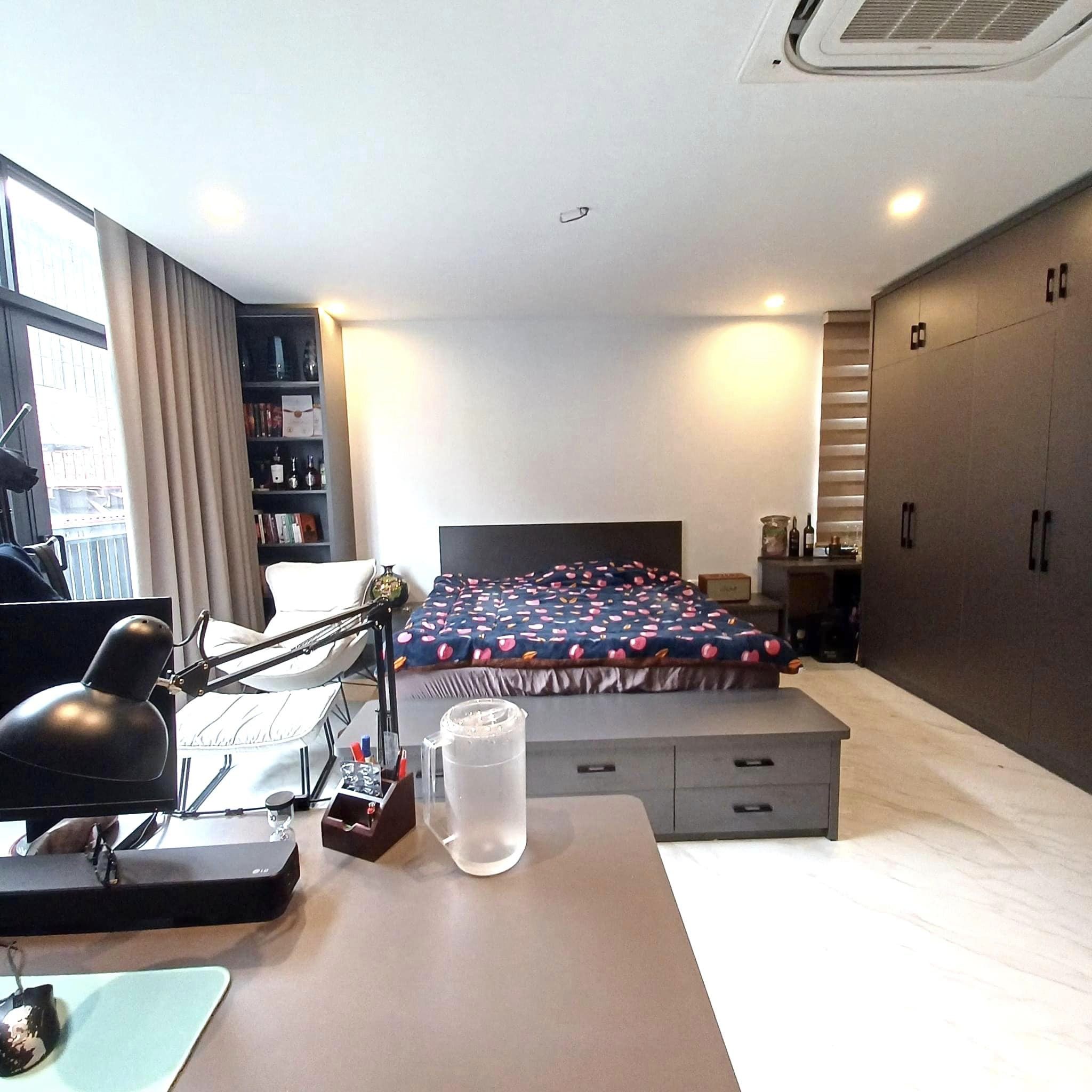 Bán nhà Trần Quốc Hoàn Cầu Giấy 55m2, PHÂN LÔ CÁN BỘ, Ô TÔ TRÁNH 4 tầng đẹp chỉ 12 tỷ