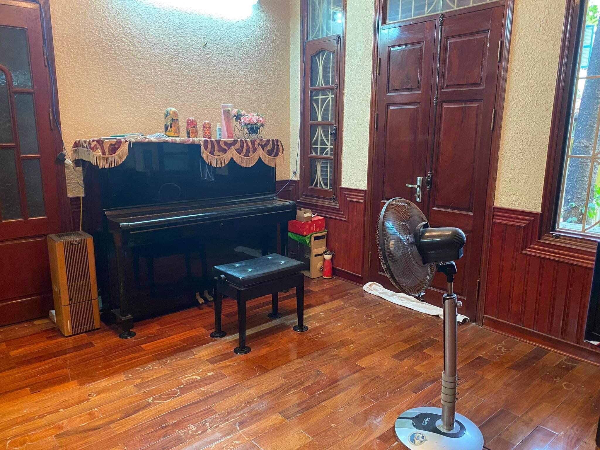 Ngõ 20 Nguyễn Công Hoan cần bán lô góc, 5 tầng, ô tô tránh.