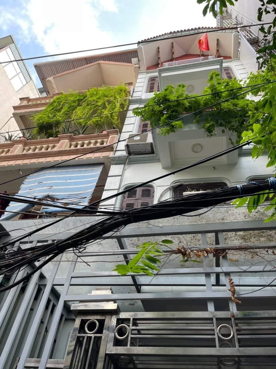 NHÀ TRUNG KÍNH CẦU GIẤY - Cạnh phố 60m2, 4 tầng, TẶNG NỘI THẤT SIÊU VÍP, CHỦ TỰ XÂY chỉ 8.4 tỷ