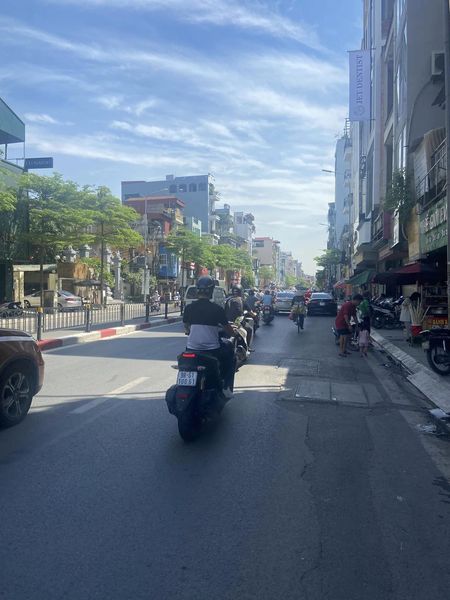 Bán Đất mặt Phố BA Đình 220m mặt tiền 12m giá chào bán 50 tỷ thương lượng