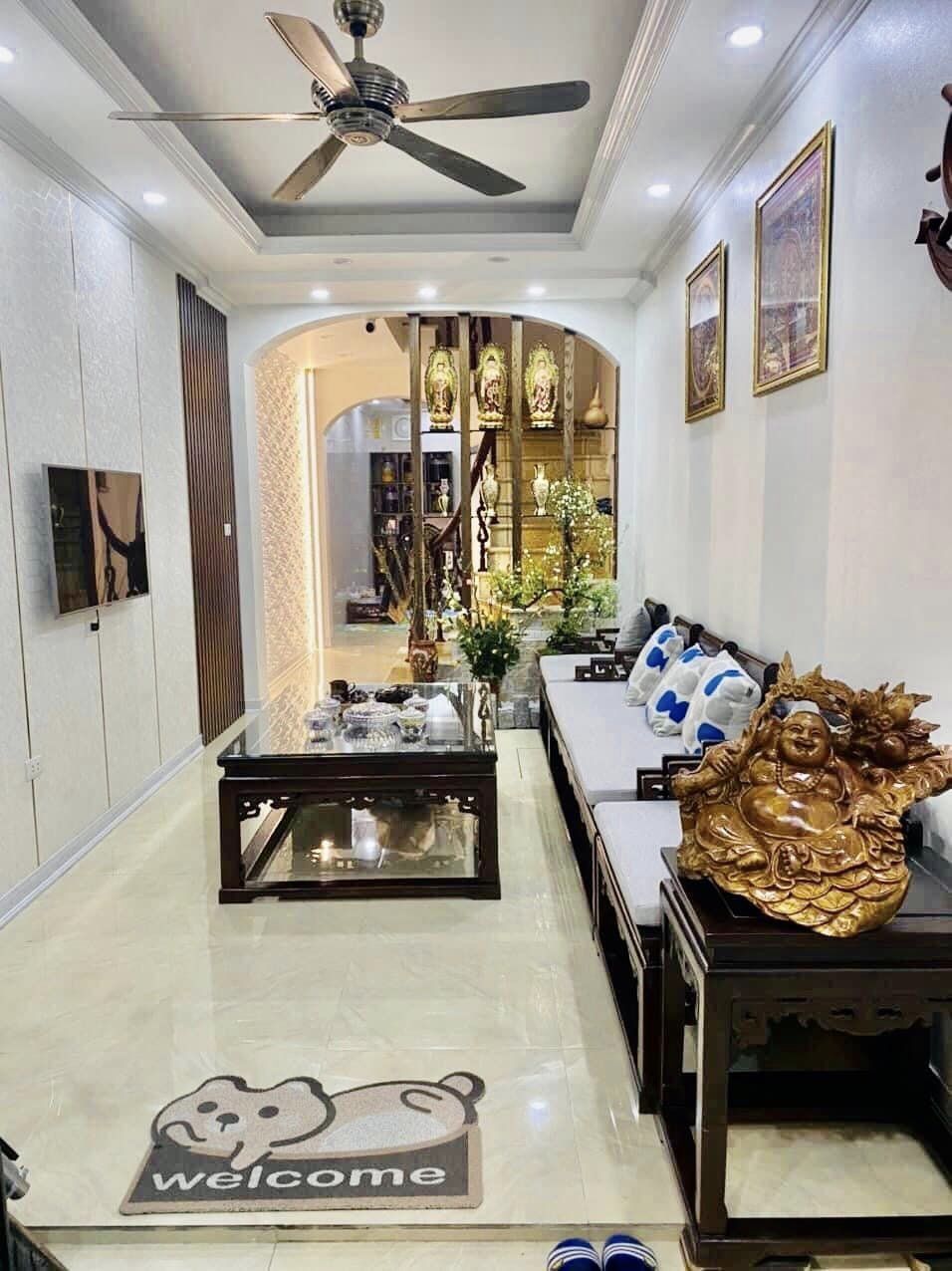 Cần bán nhà phố Thái Thịnh, Đống Đa. DT 43m2*5T, giá 6,35tỷ. Cách ôtô tránh chỉ 30m.