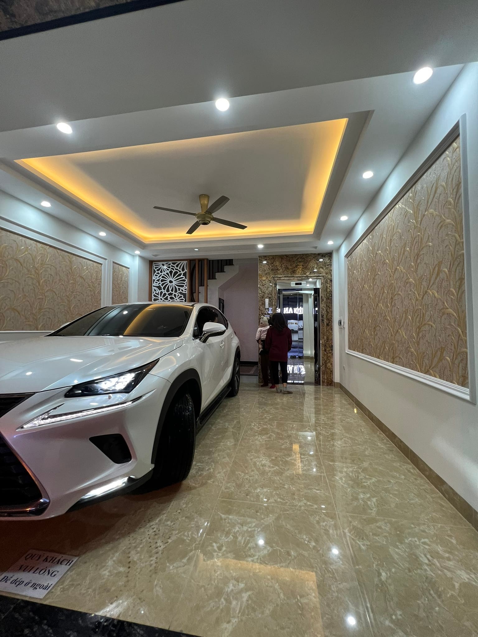 Gấp...! Chủ bán nhà đường Doãn Kế Thiện,Cầu Giấy.7 Tầng+ Thang Máy.Ô tô đỗ trong nhà.MT 5m. Nhà mới xây xong.Giá 11 Tỷ(Bao Phí).