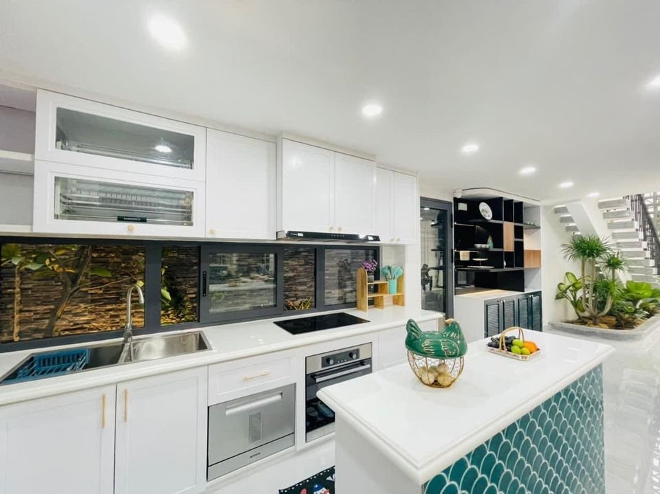 Bán nhà ngã 4 Vạn Bảo Liễu Giai. Có GARA. NGÕ XE TẢI ĐÁNH VÕNG. Ô tô đỗ cửa. 5 ngủ ban công