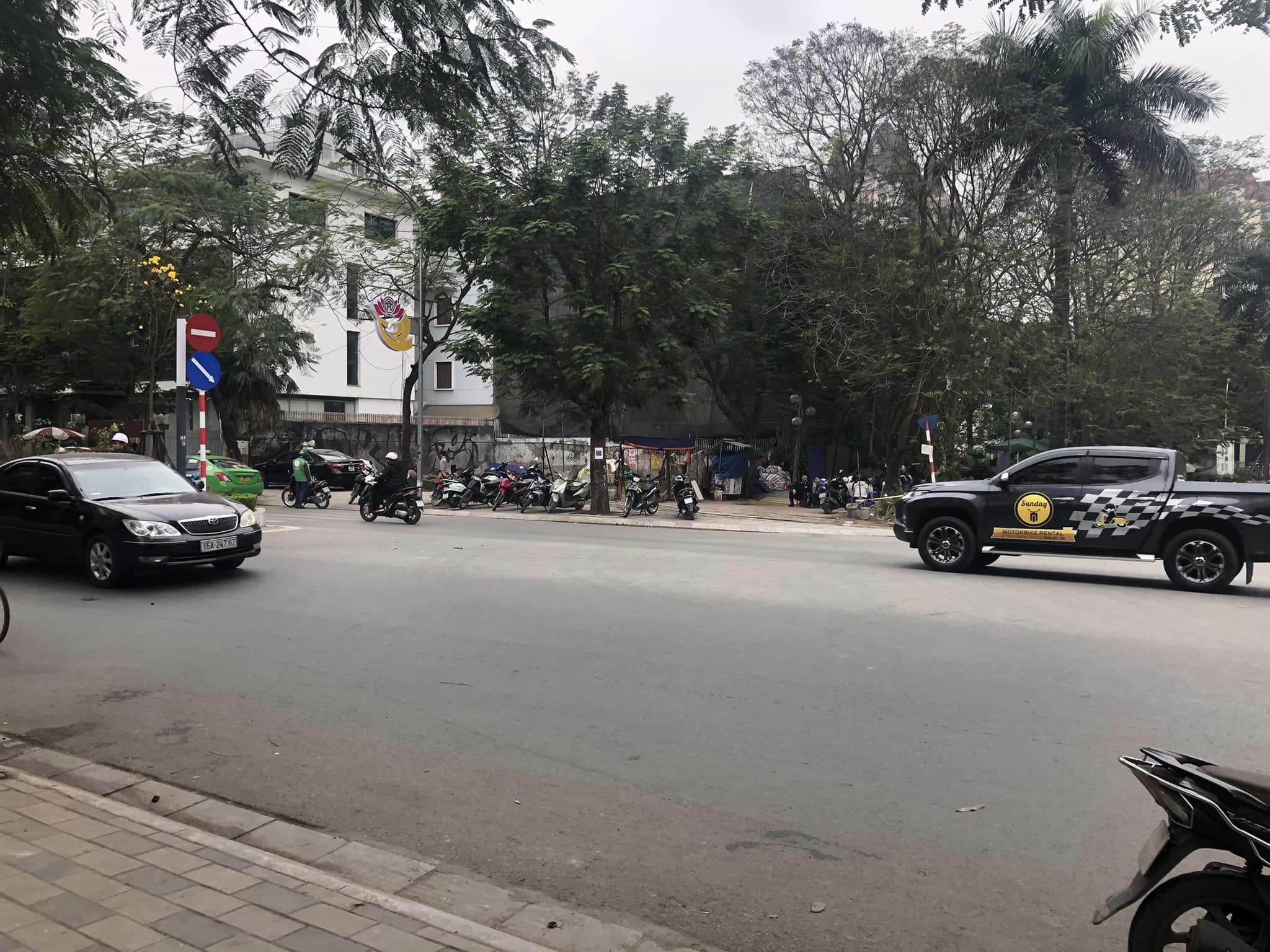 Có 1-0-2 đất Lạc Long Quân, lô góc, Văn phòng, khách sạn, kinh doanh đỉnh, 252m2, MT 30m, giá 165 tỷ.