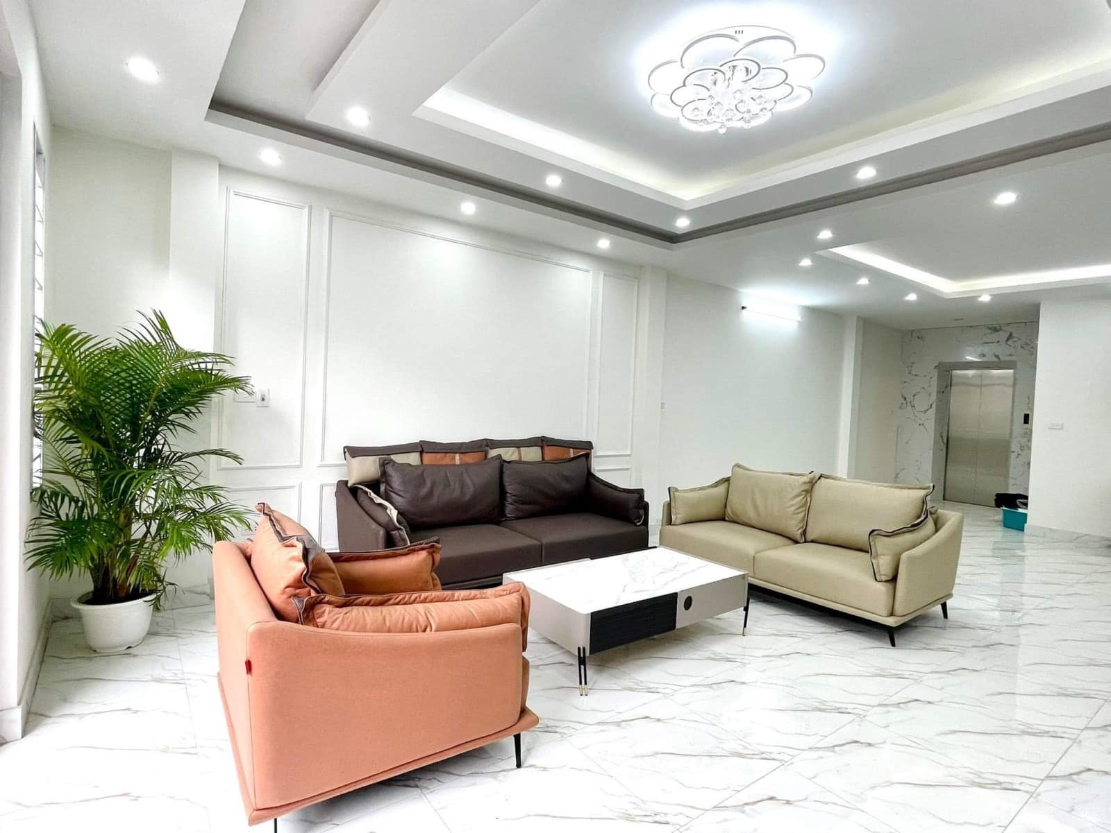 BÁN NHÀ 7 TẦNG THANG MÁY, MẶT NGÕ KINH DOANH, Ô TÔ THÔNG, PHỐ HUỲNH THÚC KHÁNG – ĐỐNG ĐA.