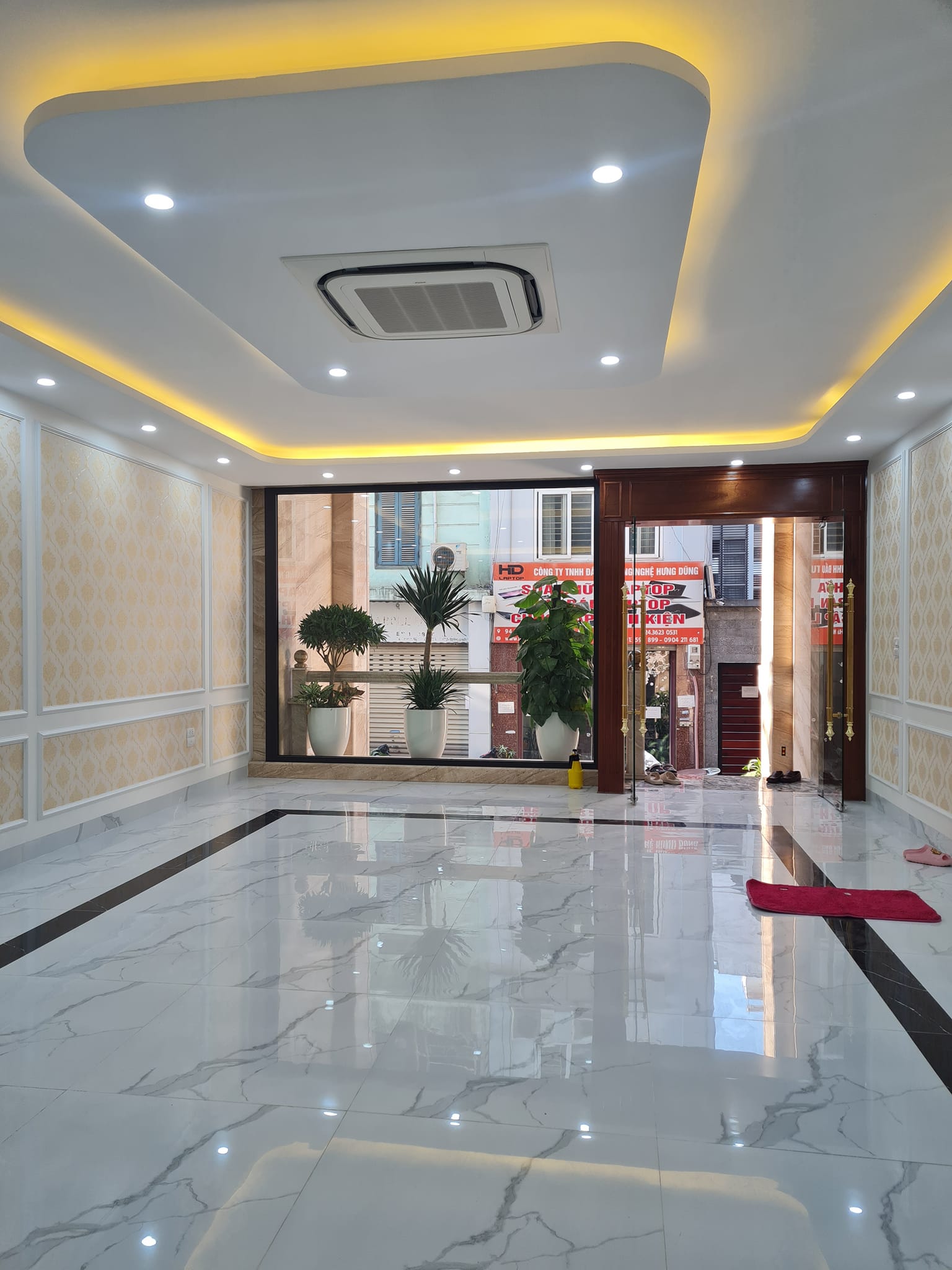 Bán nhà quận Hai Bà Trưng, gần mặt đường phố khu vực Lê Văn Hưu, Ngô Thì Nhậm, giá chỉ 68 tỷ.