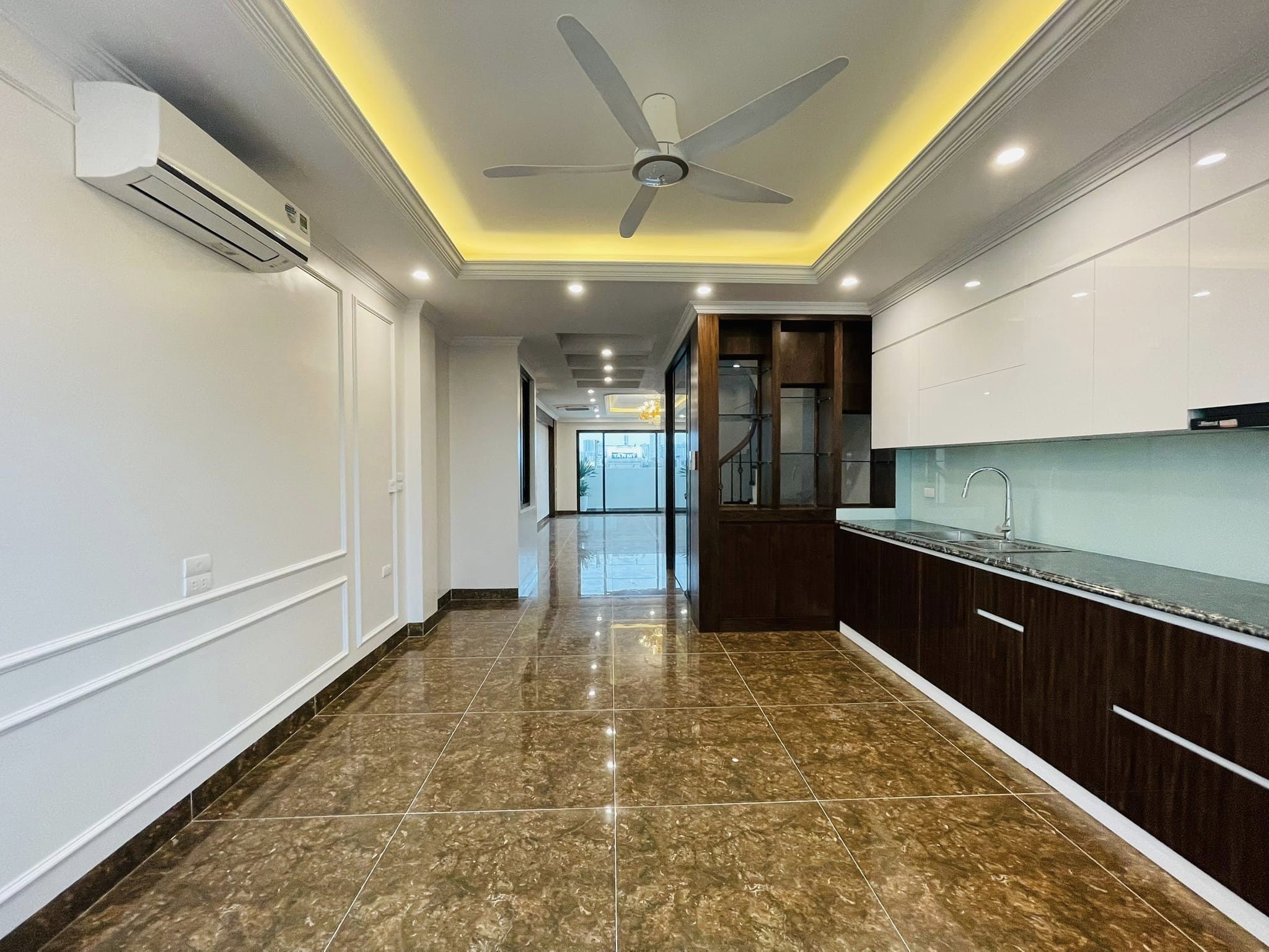 Mặt phố Thái Hà, lô góc 2 oto tránh, 43m2, chỉ 21.3 tỷ