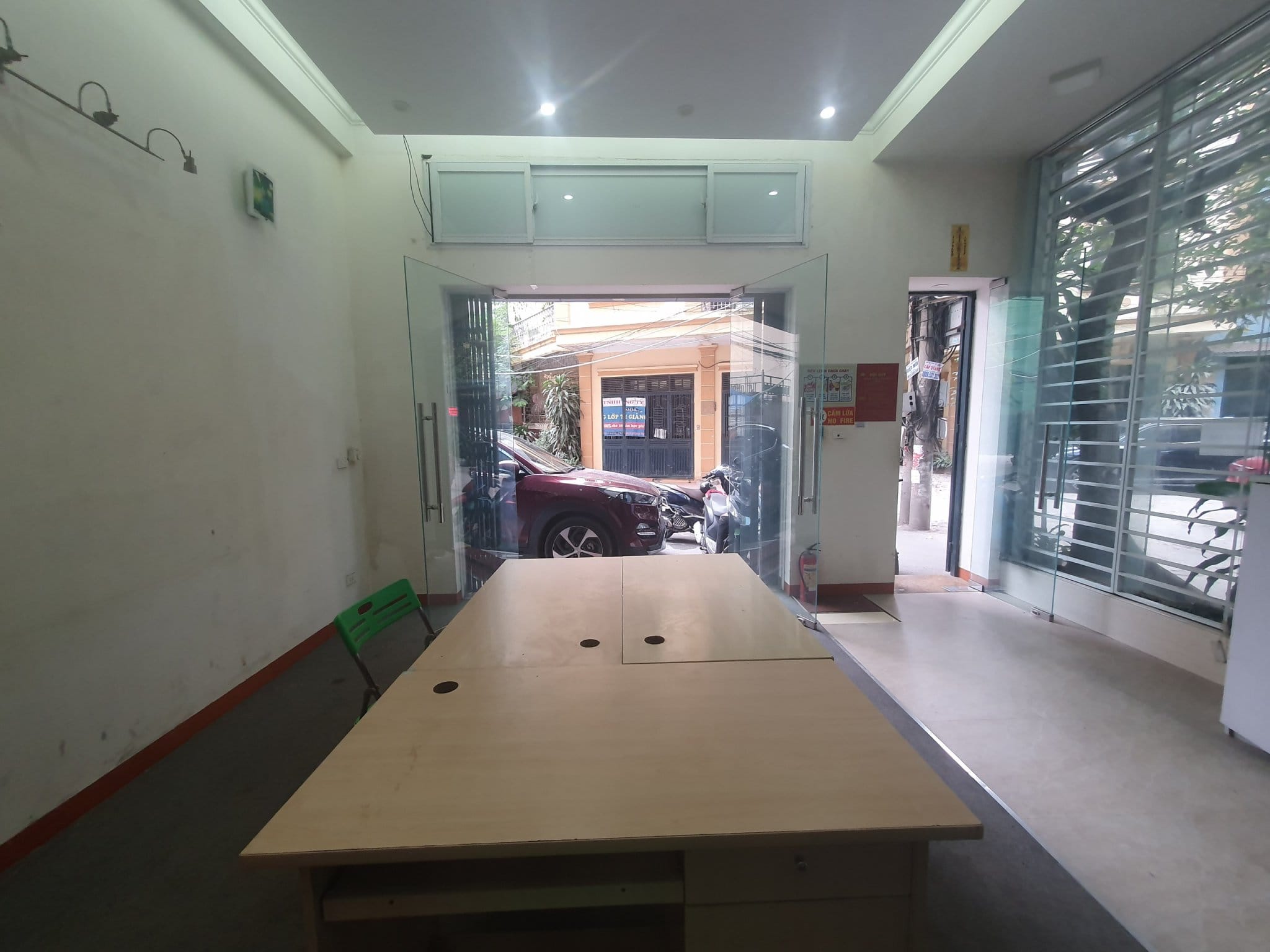 Cần thanh khoản nhà Hoàng Quốc Việt, ô tô tránh, 2 thoáng, kinh doanh, 46m2 x 7T, giá 11, 9 tỷ.