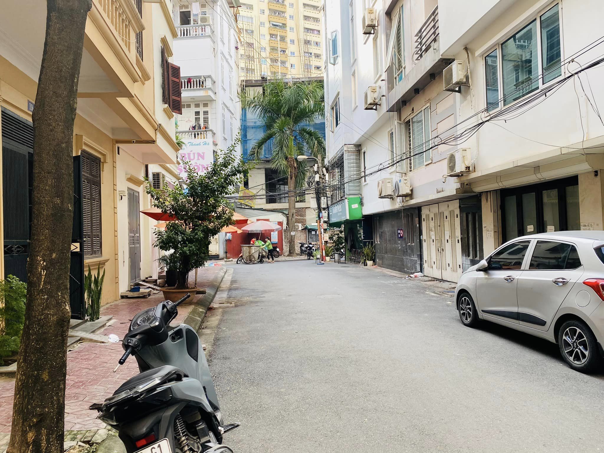 Bán nhà Nguyễn Chánh phân lô vỉa hè kinh doanh 82m2 MT 6,8m giá 15.5 tỷ