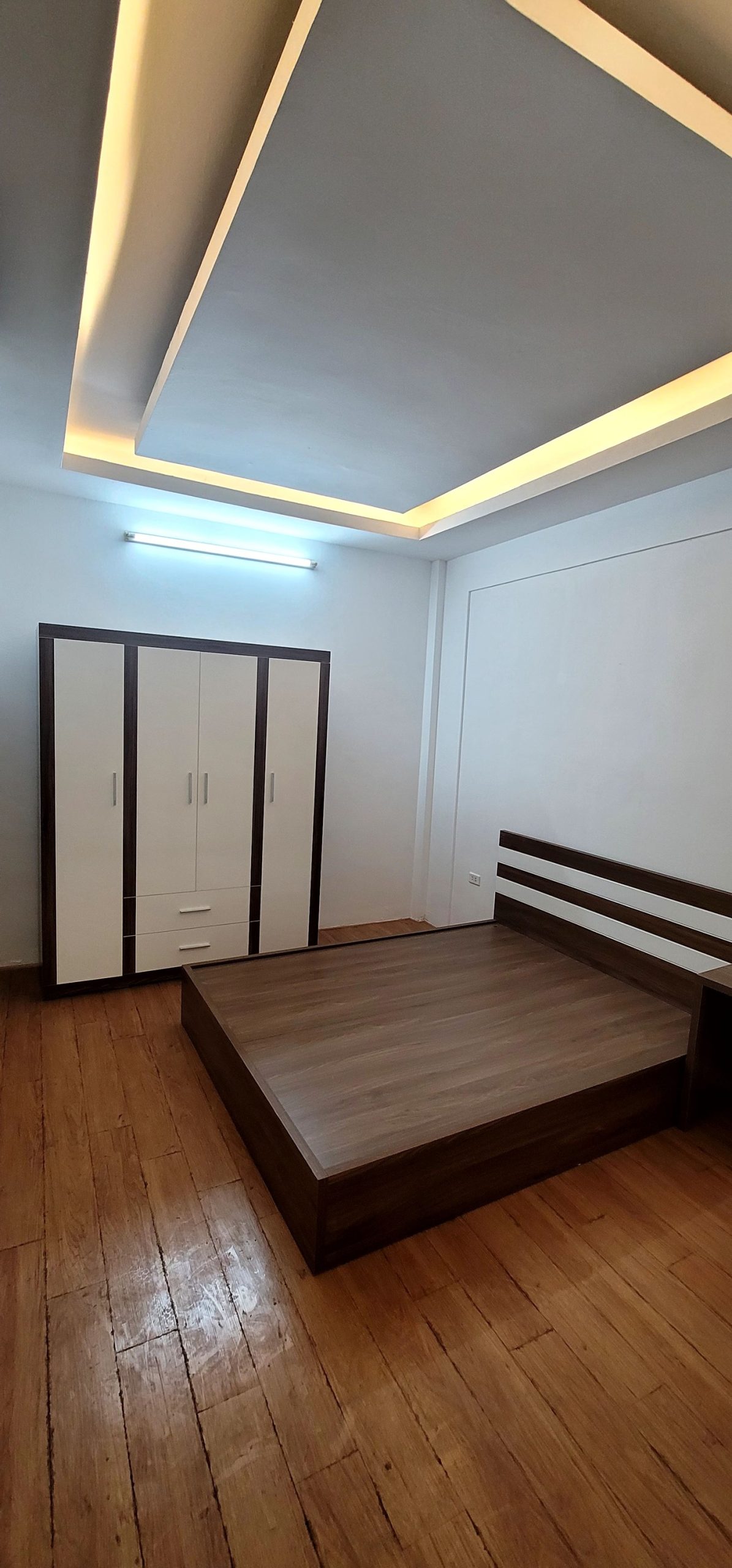 Bán nhà Thái Hà, TT Đống Đa, 43m2 x 4 tầng, 5 ngủ, gần phố, ô tô đỗ 10m, gần phố