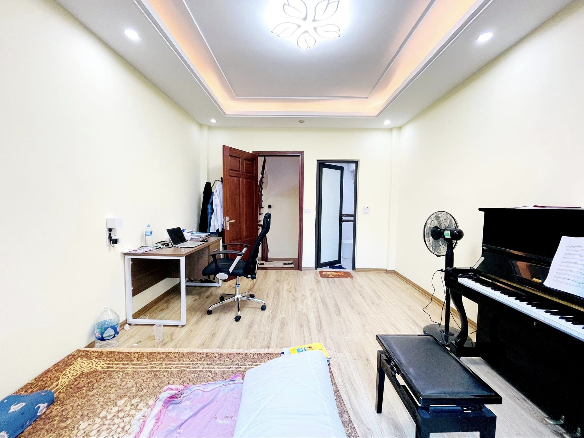 Bán nhà Quận Đống Đa - Thổ Quan mặt ngõ thông, gần ô tô, kinh doanh DT 31 6 tầng 5,4 tỷ