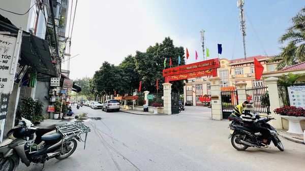 Mua đất tặng nhà Kim Giang-Thanh Trì,,nhỉnh 3 tỷ ,cách 10m ô tô tránh ,dòng tiền10tr/tháng,DT 57m2 x 4 tầng .