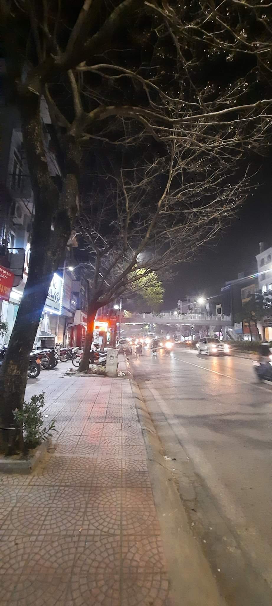 Cần bán mặt phố cạnh Hồ Đắc Di 6 Tầng giá hơn 15 tỷ