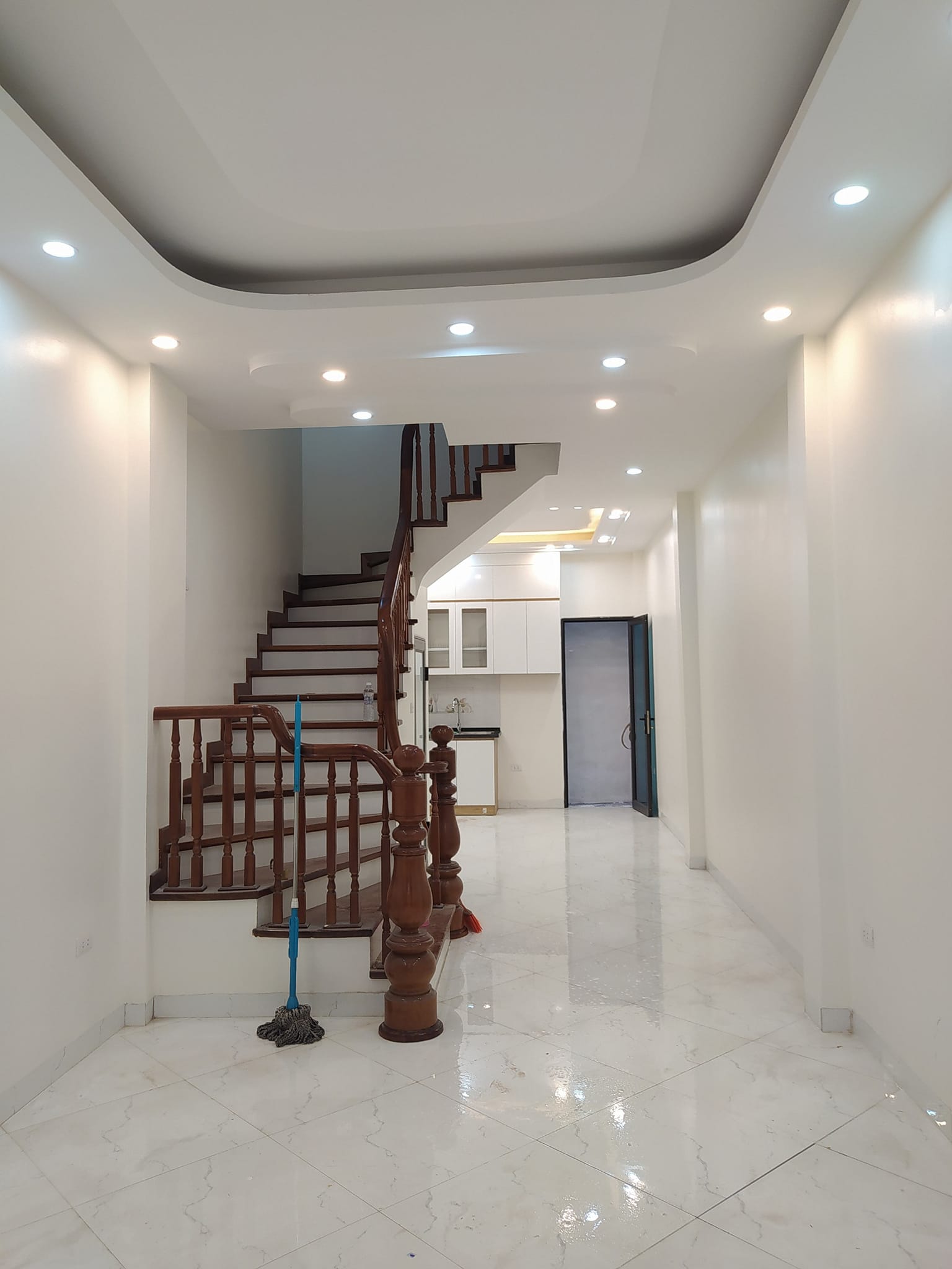 Bán Nhà Xây Mới Cực Đẹp – Đường Cầu Giấy – 43m 5 Tầng Giá 6.6 Tỷ - Ngõ Nông Thông Tứ Phía.