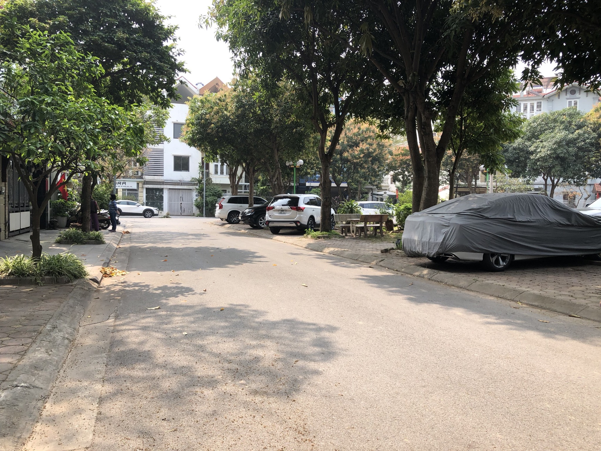 CẦN BÁN GẤP BIỆT THỰ LIỀN KỀ KĐT VIỆT HƯNG 105m x 4 TẦNG GIÁ 18,5 TỶ CÓ THƯƠNG LƯỢNG