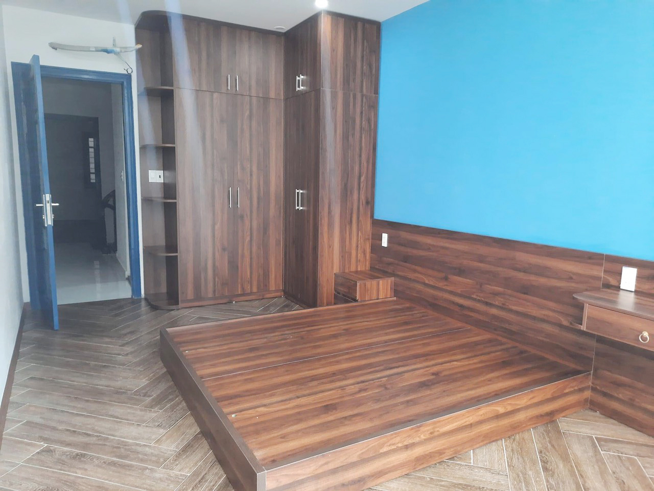 Gấp Gấp. Cần cho thuê nhà tại Bồ Đề full nội thất. Ô tô đi lại vào nhà thỏa mái.