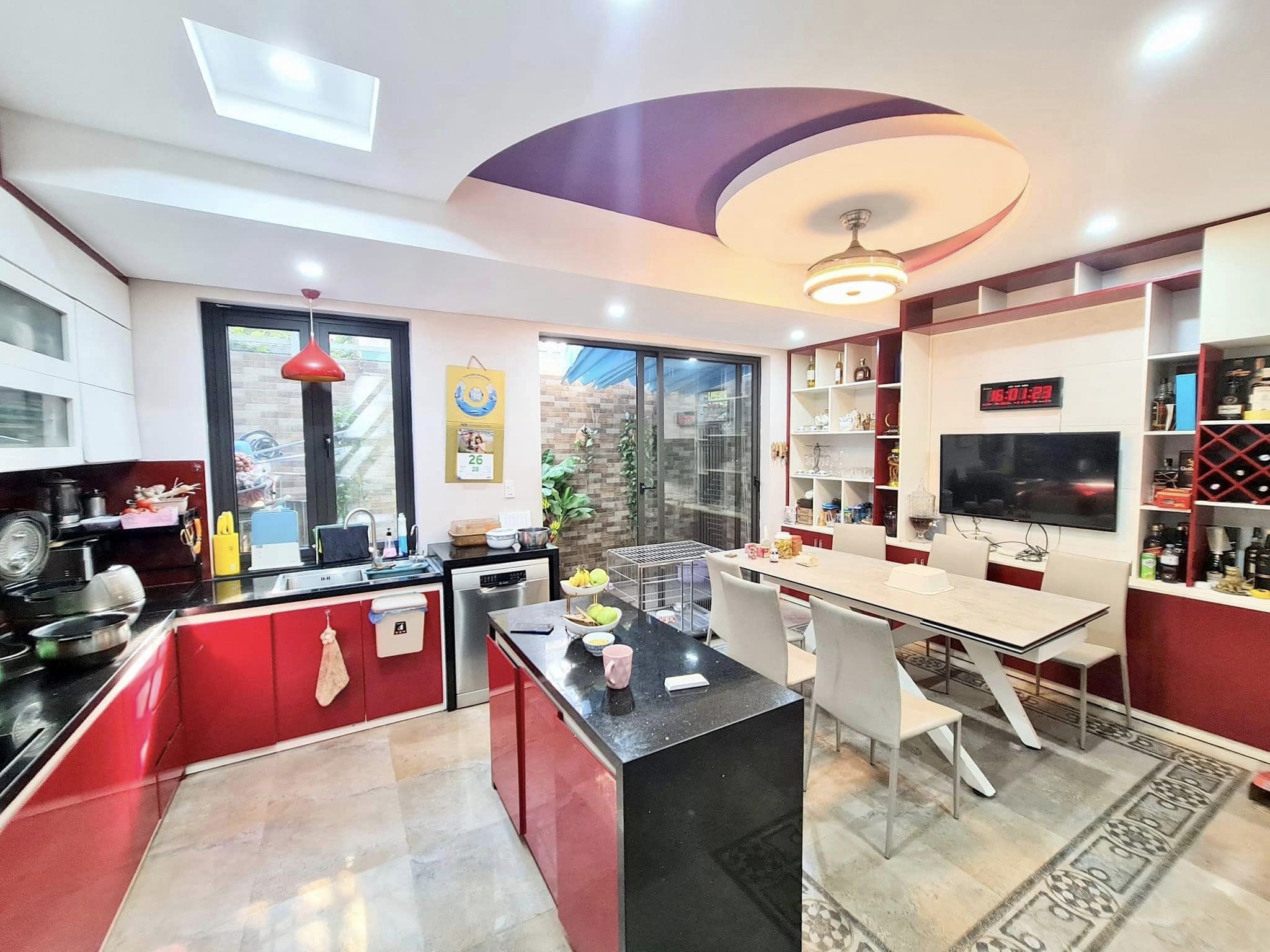 Bán nhà Vũ Tông Phan 70mx5T, ở ngay , ô tô đỗ cổng, giá 4.85 tỷ