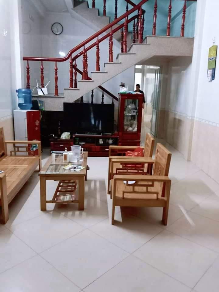 Chính chủ cần bán nhanh căn nhà 3 tầng tại địa chỉ Số nhà 27 tổ 2 khu 8 Thị trấn Cái rồng Vân Đồn - Quảng Ninh.