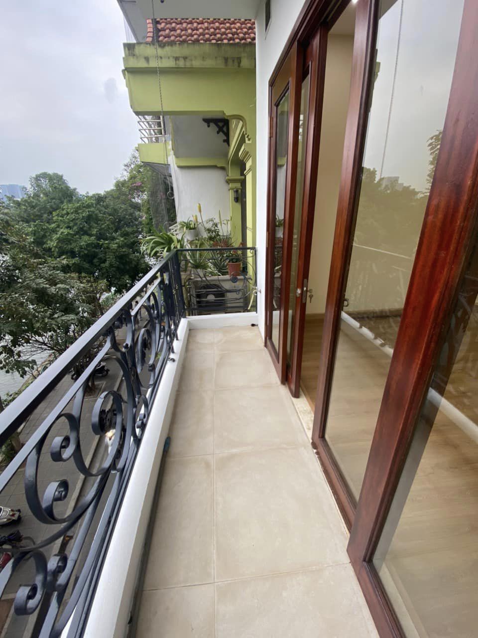 Bán nhà mặt phố Yên Hoa diện tích 50m2 - xây 6 tầng, thiết kế hiện đại, mặt tiền 4m, giá 23 tỷ