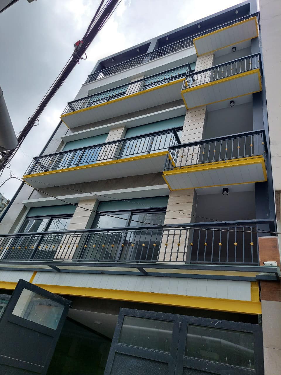 Chỉ 9 Tỷ - CHDV Vừa Ở Vừa Cho Thuê, Ô Tô Vào Nhà, 8 Phòng Khép Kín, Hồ Bơi, Ngã 6 Gò Vấp