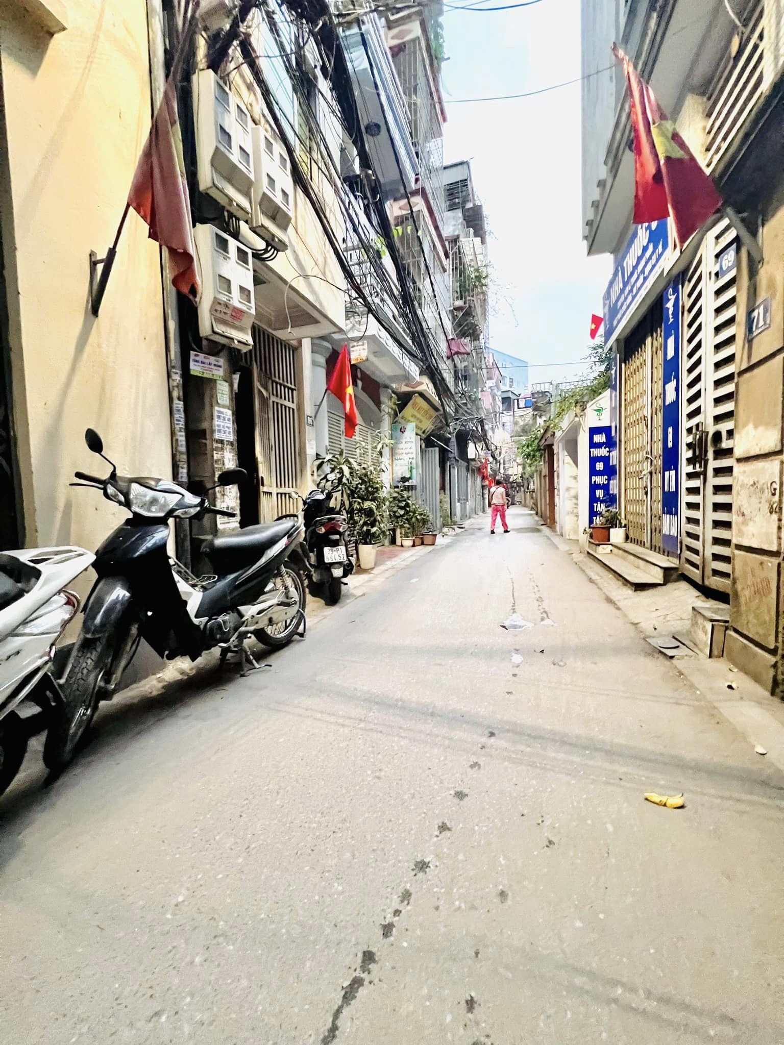 Bán nhà mặt ngõ 663 Trương Định siêu rộng, giá sinh viên. ở kết hợp văn phòng. Dt 92m2 x 3t mt 5.3m 6.9 tỷ
