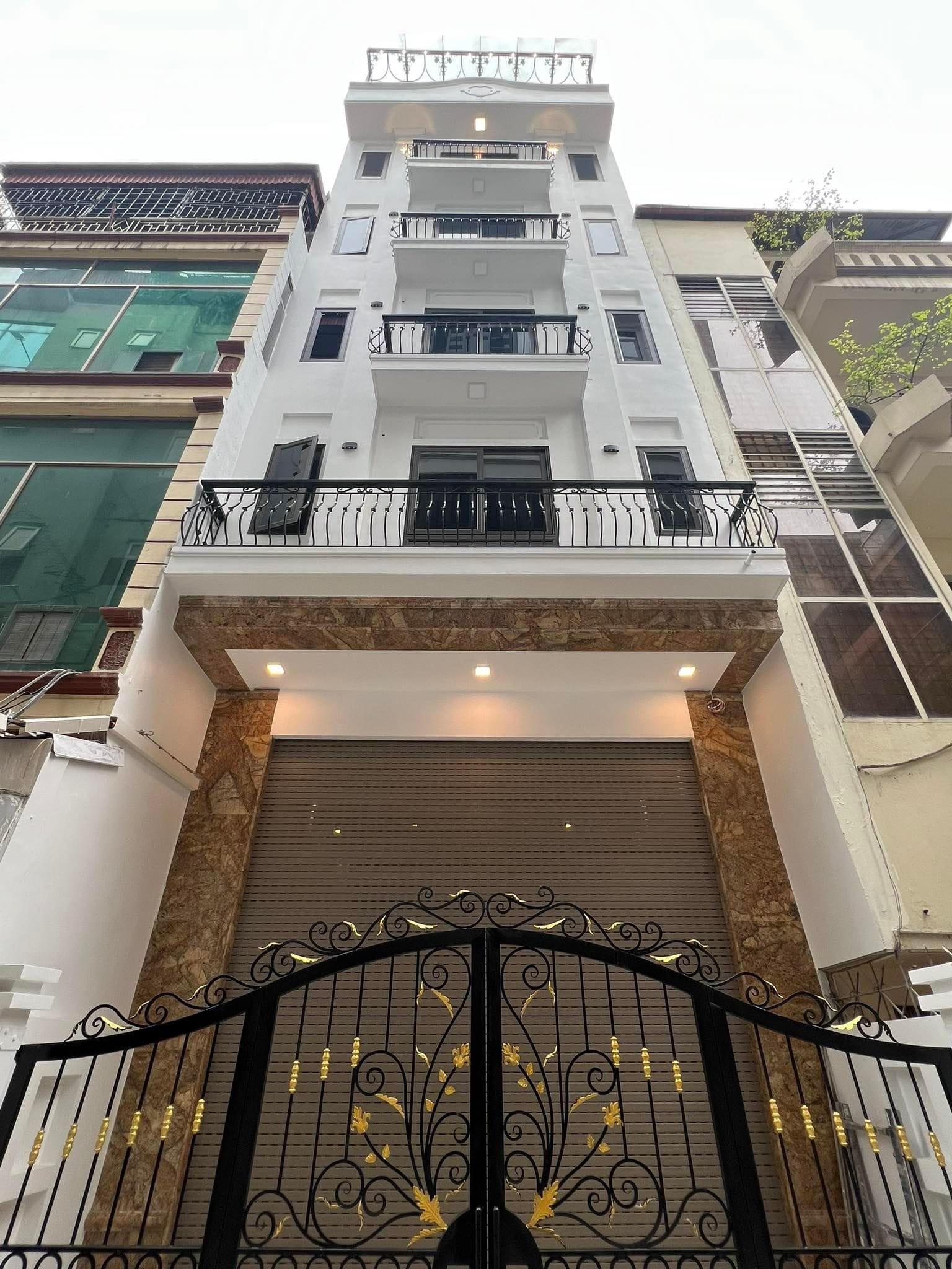 bán nhà mặt phố tây hồ 7.9 tỷ 6 tầng 33m2 Vỉa hè- ô tô Kinh doanh đỉnh