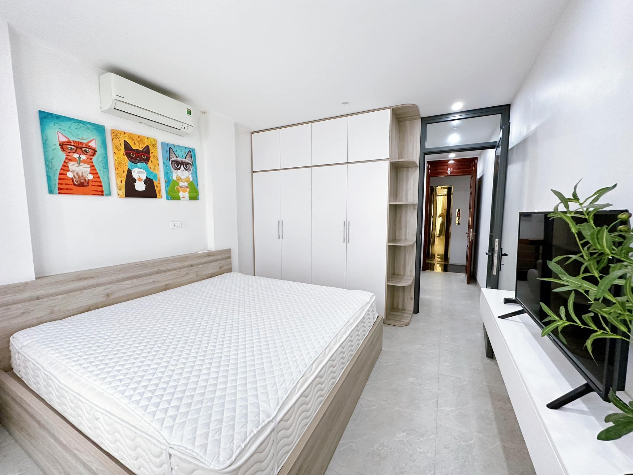 Bán nhà Tô Ngọc Vân,Tây Hồ,13 căn hộ cao cấp,80m2x8 Tầng,doanh thu 1.2 tỷ/năm,giá 26 tỷ